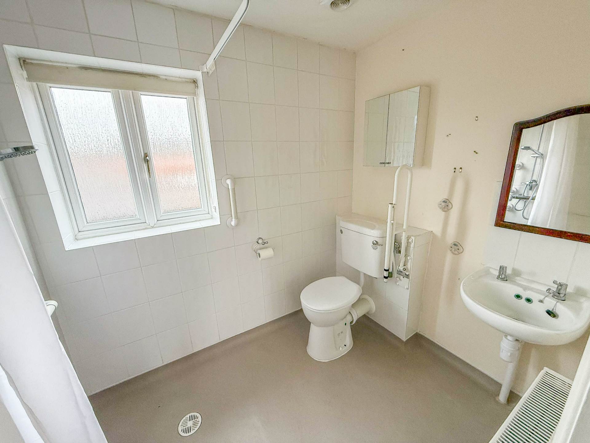 Locking Castle**Offers Invited**Three Double Bedrooms**Garden Room with Log Burner**Conservatory**, Image 12