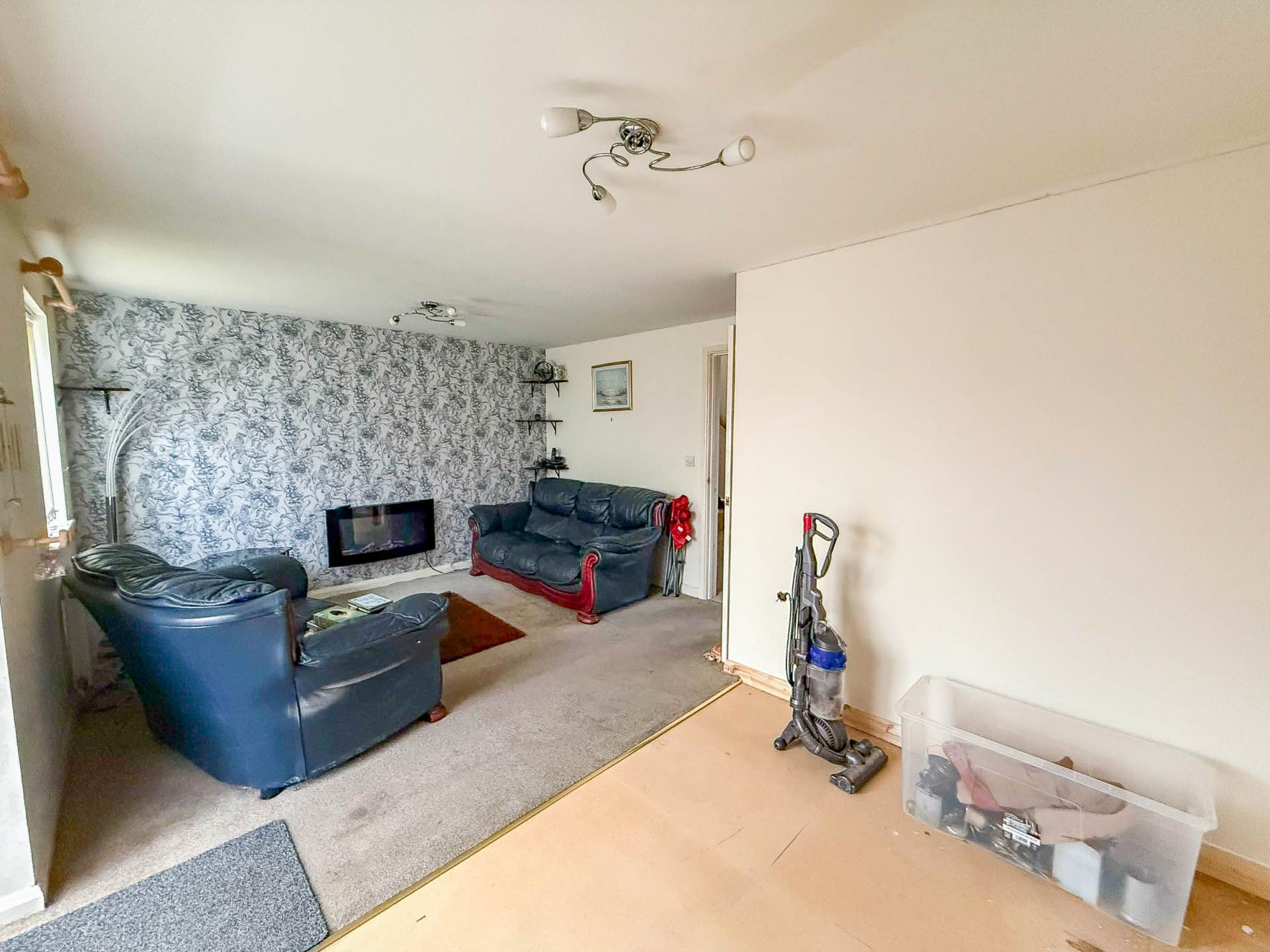 Locking Castle**Offers Invited**Three Double Bedrooms**Garden Room with Log Burner**Conservatory**, Image 9