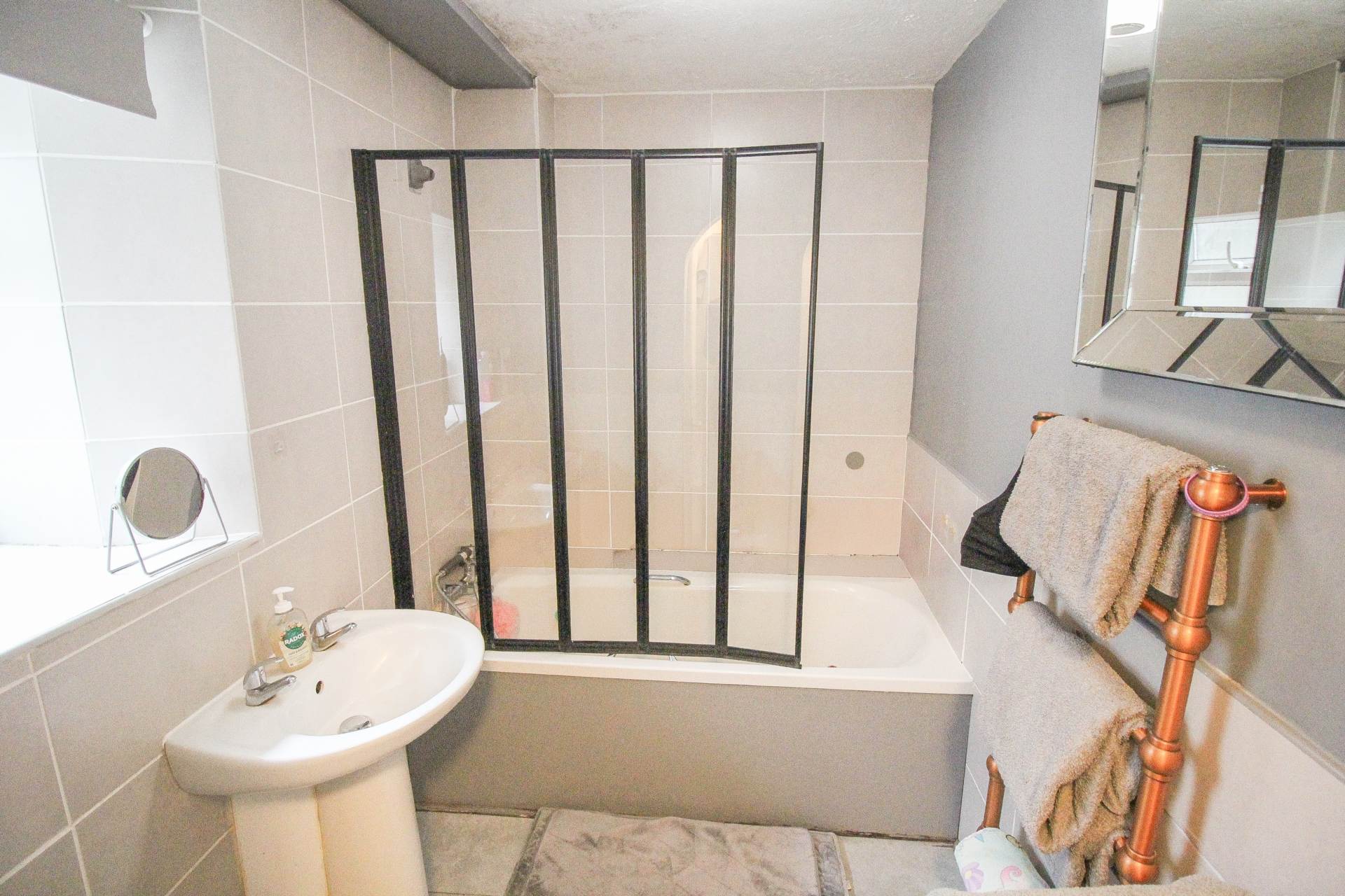 Whitecross Road**Two 2 Bed Flats**Great Investment Opportunity**Private Sunny Gardens**Super Location**, Image 20