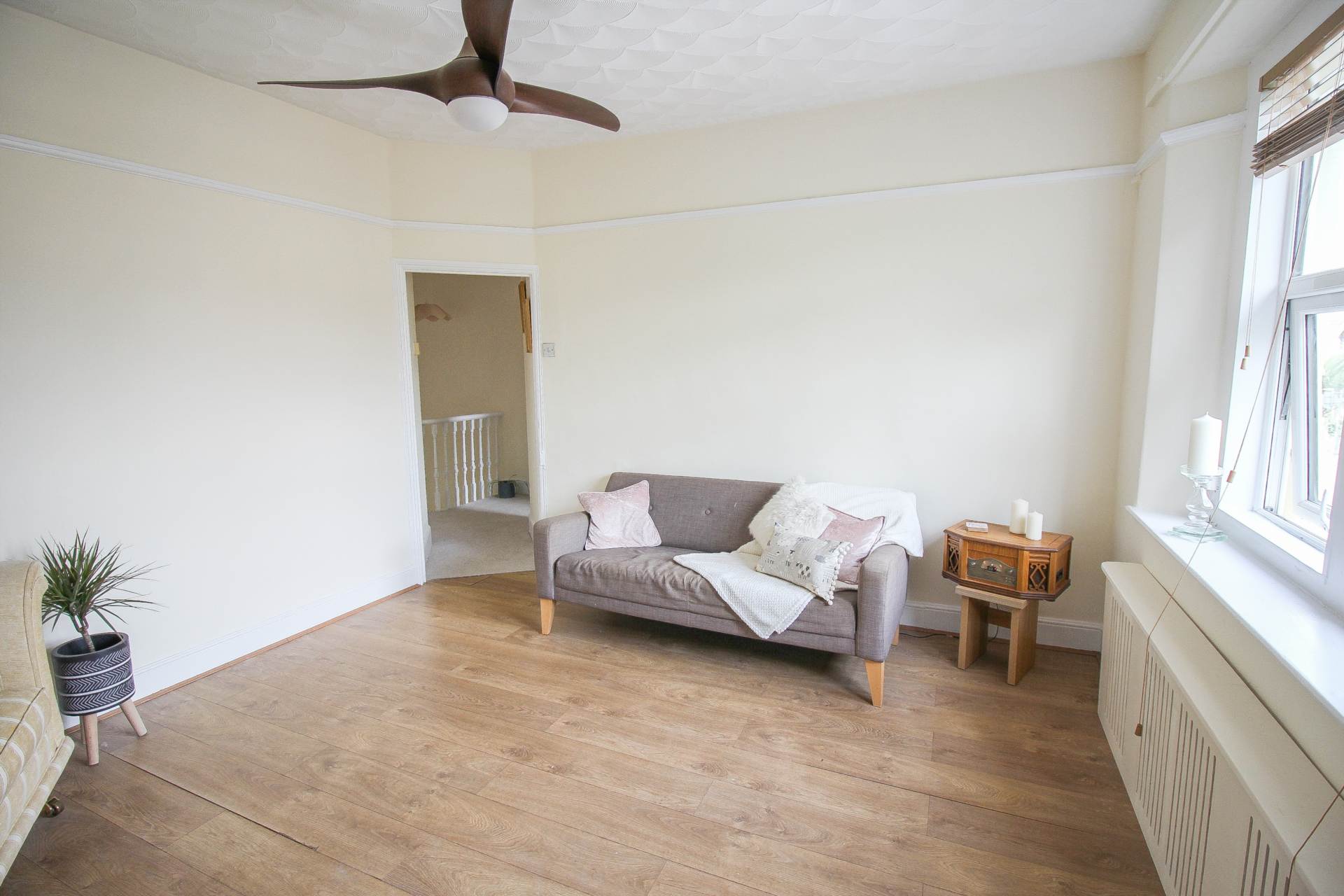 Whitecross Road**Two 2 Bed Flats**Great Investment Opportunity**Private Sunny Gardens**Super Location**, Image 3