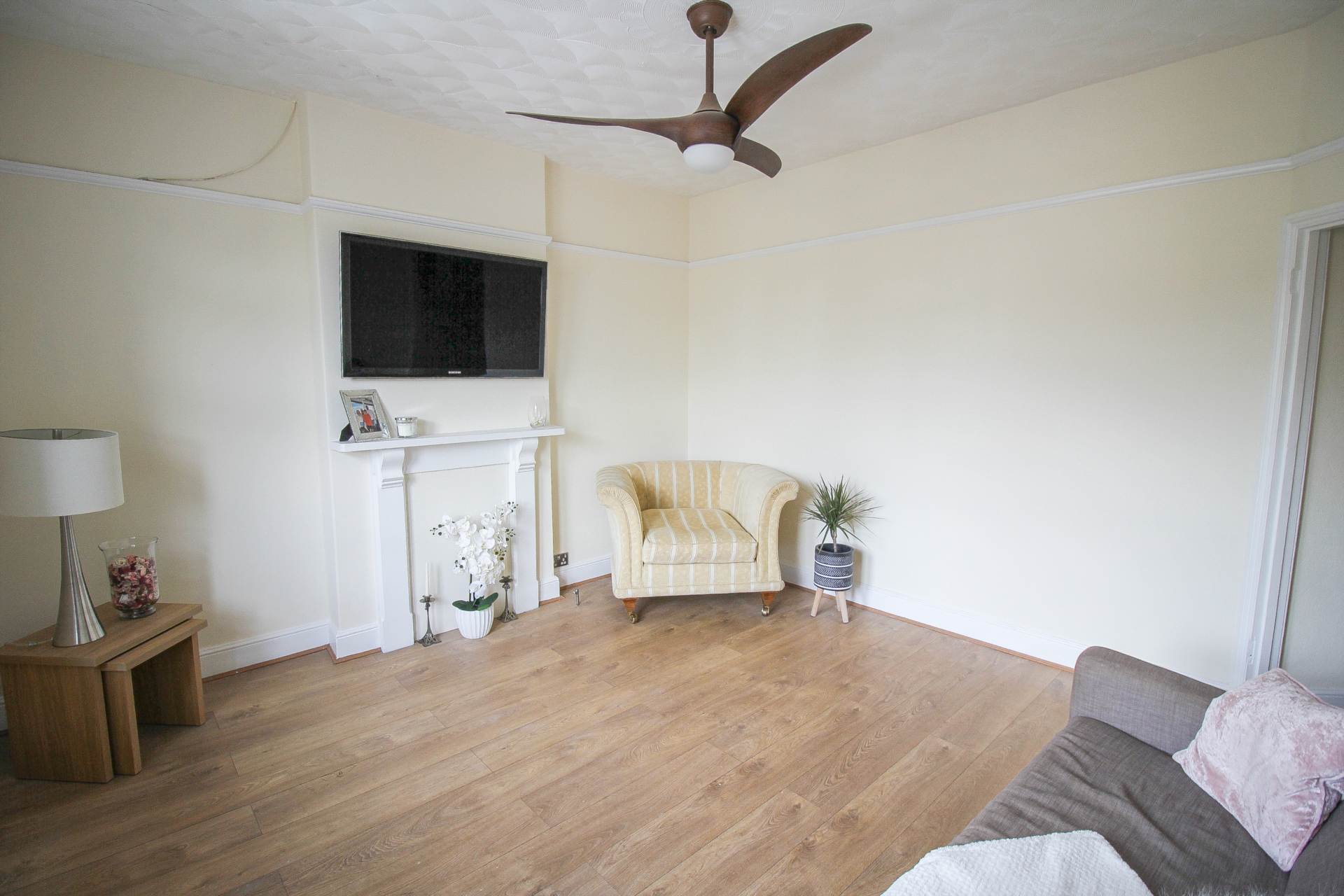 Whitecross Road**Two 2 Bed Flats**Great Investment Opportunity**Private Sunny Gardens**Super Location**, Image 4