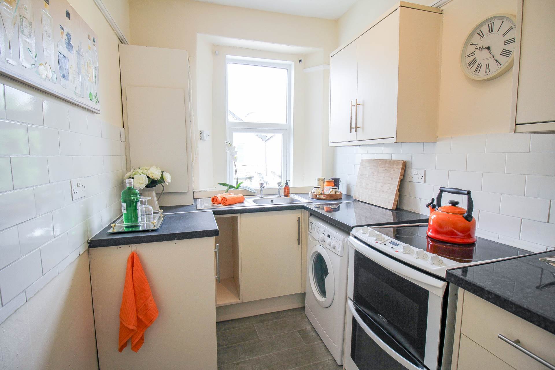 Whitecross Road**Two 2 Bed Flats**Great Investment Opportunity**Private Sunny Gardens**Super Location**, Image 5