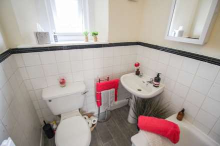 Whitecross Road**Two 2 Bed Flats**Great Investment Opportunity**Private Sunny Gardens**Super Location**, Image 13