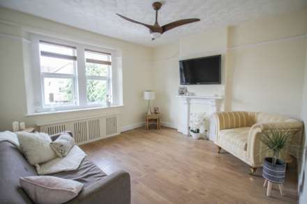 Whitecross Road**Two 2 Bed Flats**Great Investment Opportunity**Private Sunny Gardens**Super Location**, Image 2