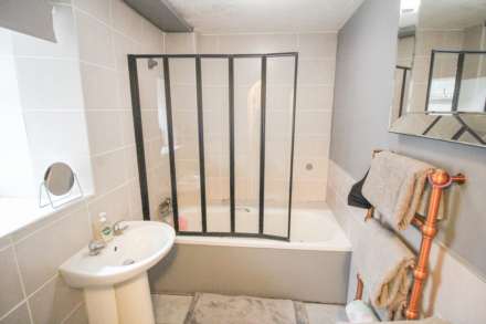 Whitecross Road**Two 2 Bed Flats**Great Investment Opportunity**Private Sunny Gardens**Super Location**, Image 20