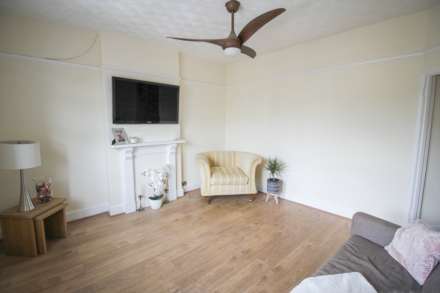 Whitecross Road**Two 2 Bed Flats**Great Investment Opportunity**Private Sunny Gardens**Super Location**, Image 4