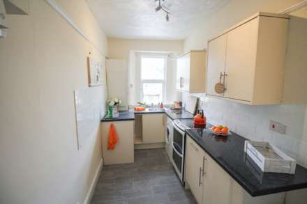 Whitecross Road**Two 2 Bed Flats**Great Investment Opportunity**Private Sunny Gardens**Super Location**, Image 6