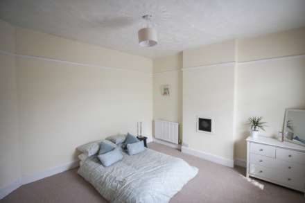 Whitecross Road**Two 2 Bed Flats**Great Investment Opportunity**Private Sunny Gardens**Super Location**, Image 9