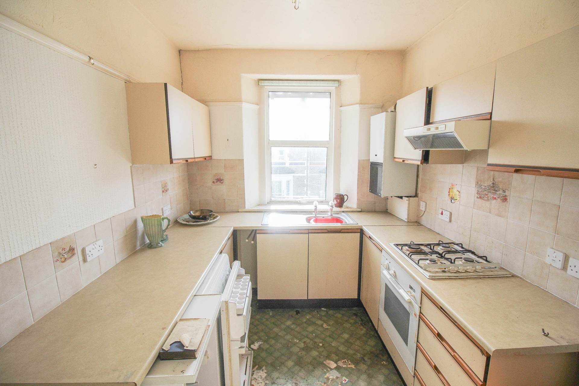 South Ward**3 Bedrooms**Ideal Investment Opportunity**Updating Required**Guide £100,000**, Image 2