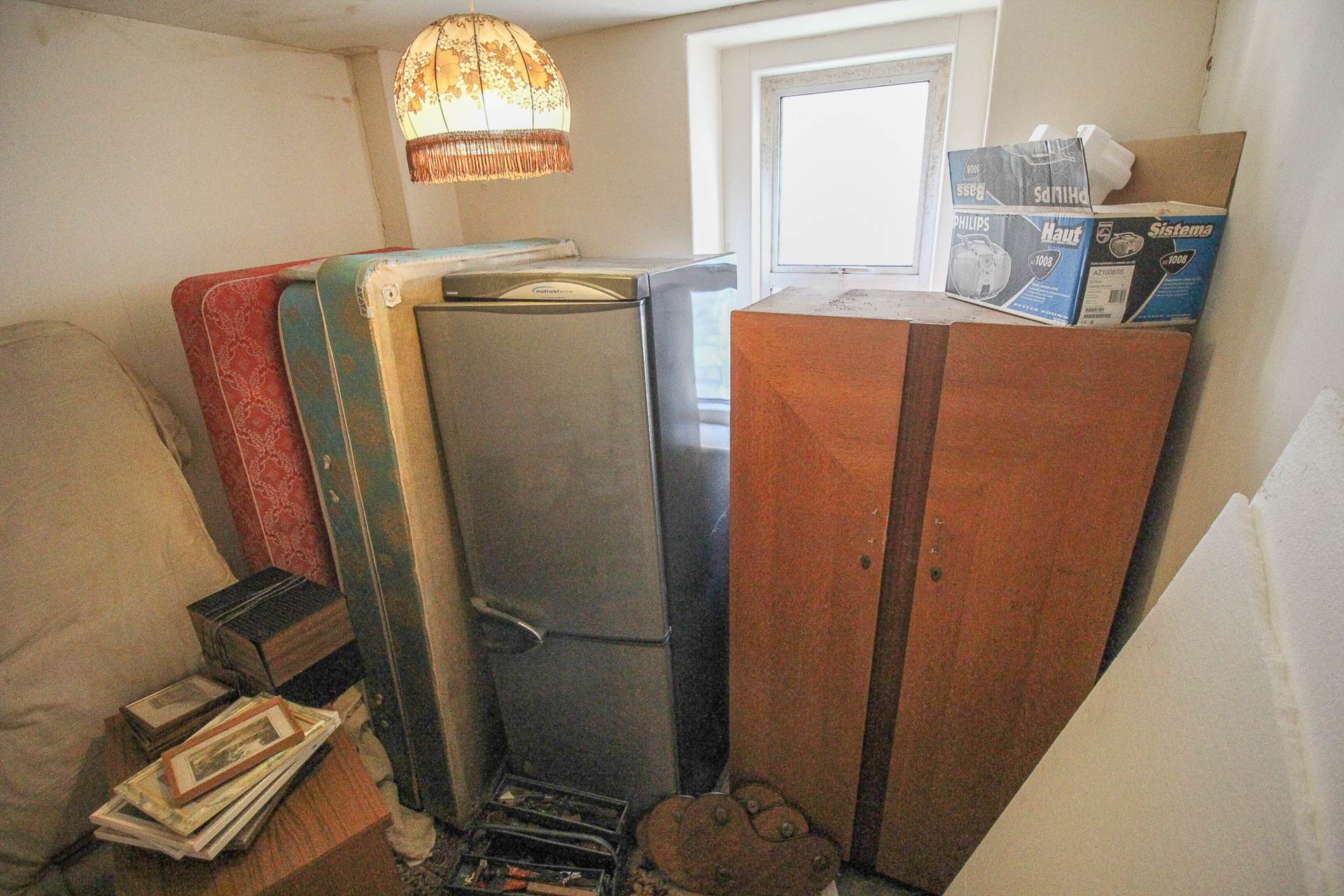 South Ward**3 Bedrooms**Ideal Investment Opportunity**Updating Required**Guide £100,000**, Image 7