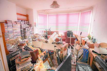 South Ward**3 Bedrooms**Ideal Investment Opportunity**Updating Required**Guide £100,000**, Image 3