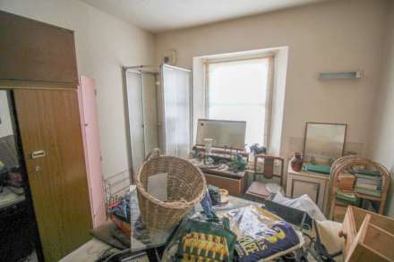 South Ward**3 Bedrooms**Ideal Investment Opportunity**Updating Required**Guide £100,000**, Image 4