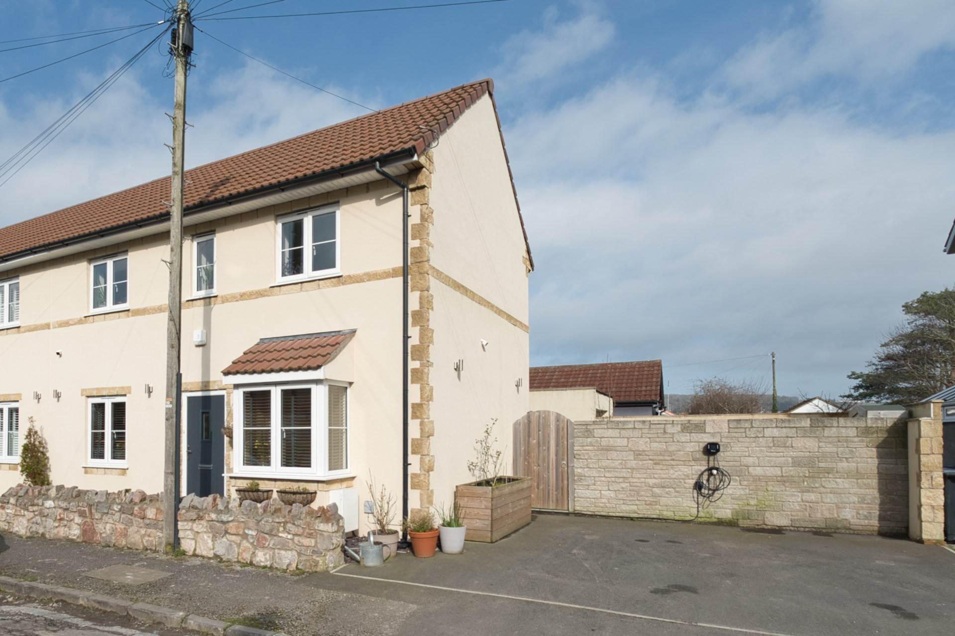 Newland Road**Stunningly Presented Throughout**, Image 1