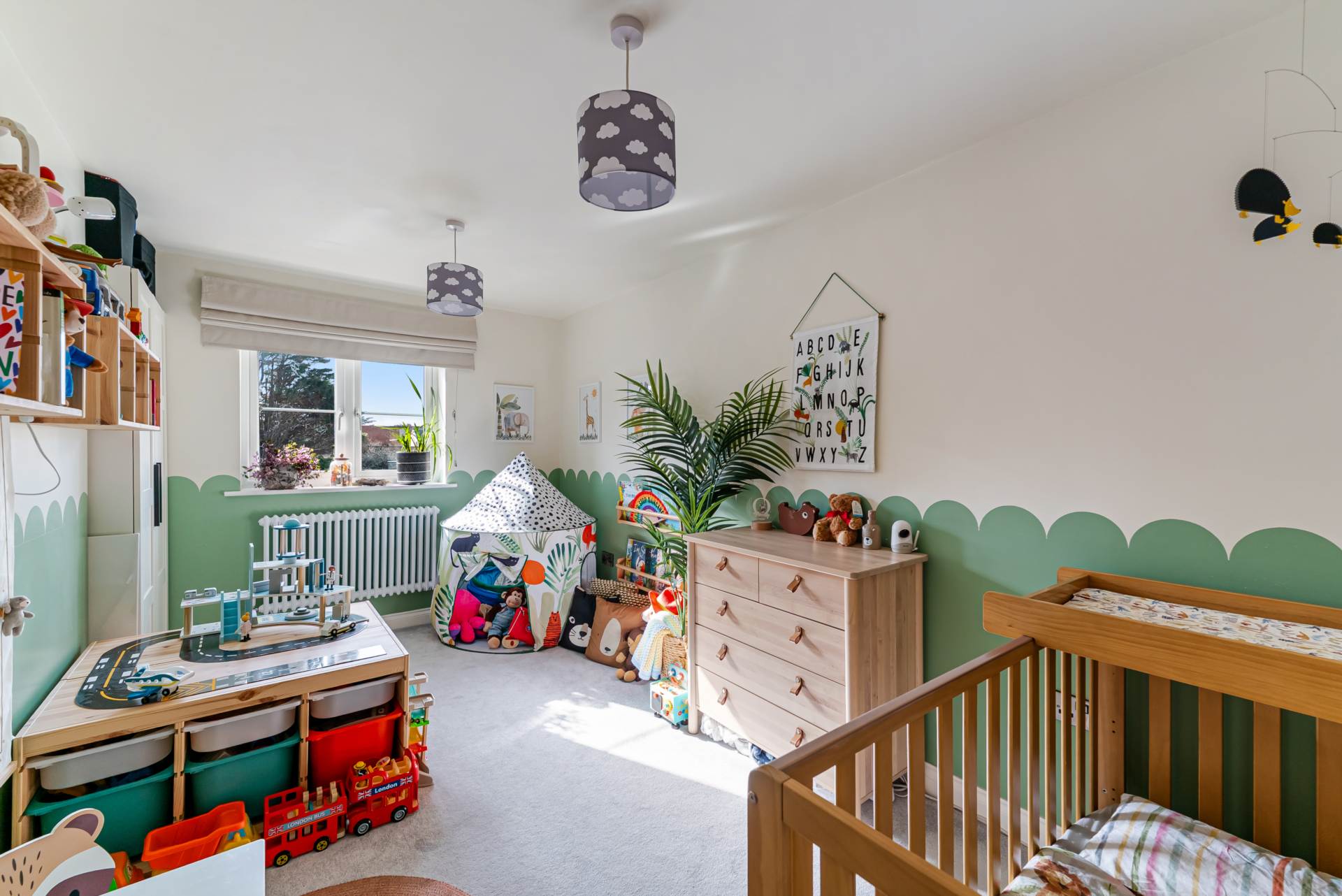 Newland Road**Stunningly Presented Throughout**, Image 13