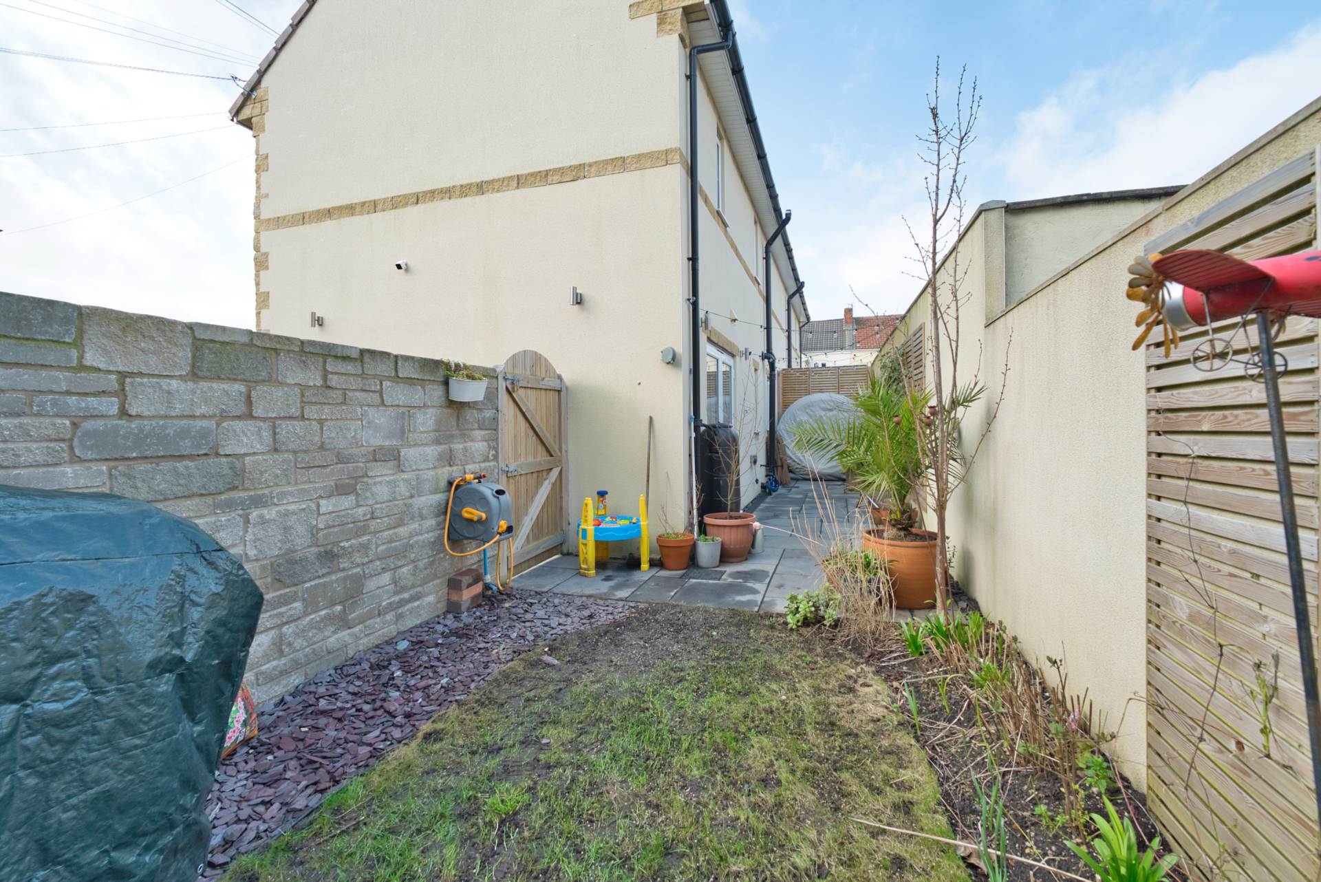 Newland Road**Stunningly Presented Throughout**, Image 16