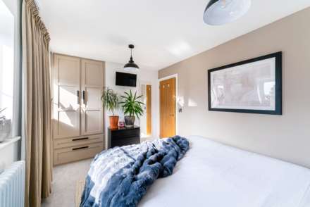 Newland Road**Stunningly Presented Throughout**, Image 11