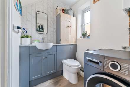 Newland Road**Stunningly Presented Throughout**, Image 9