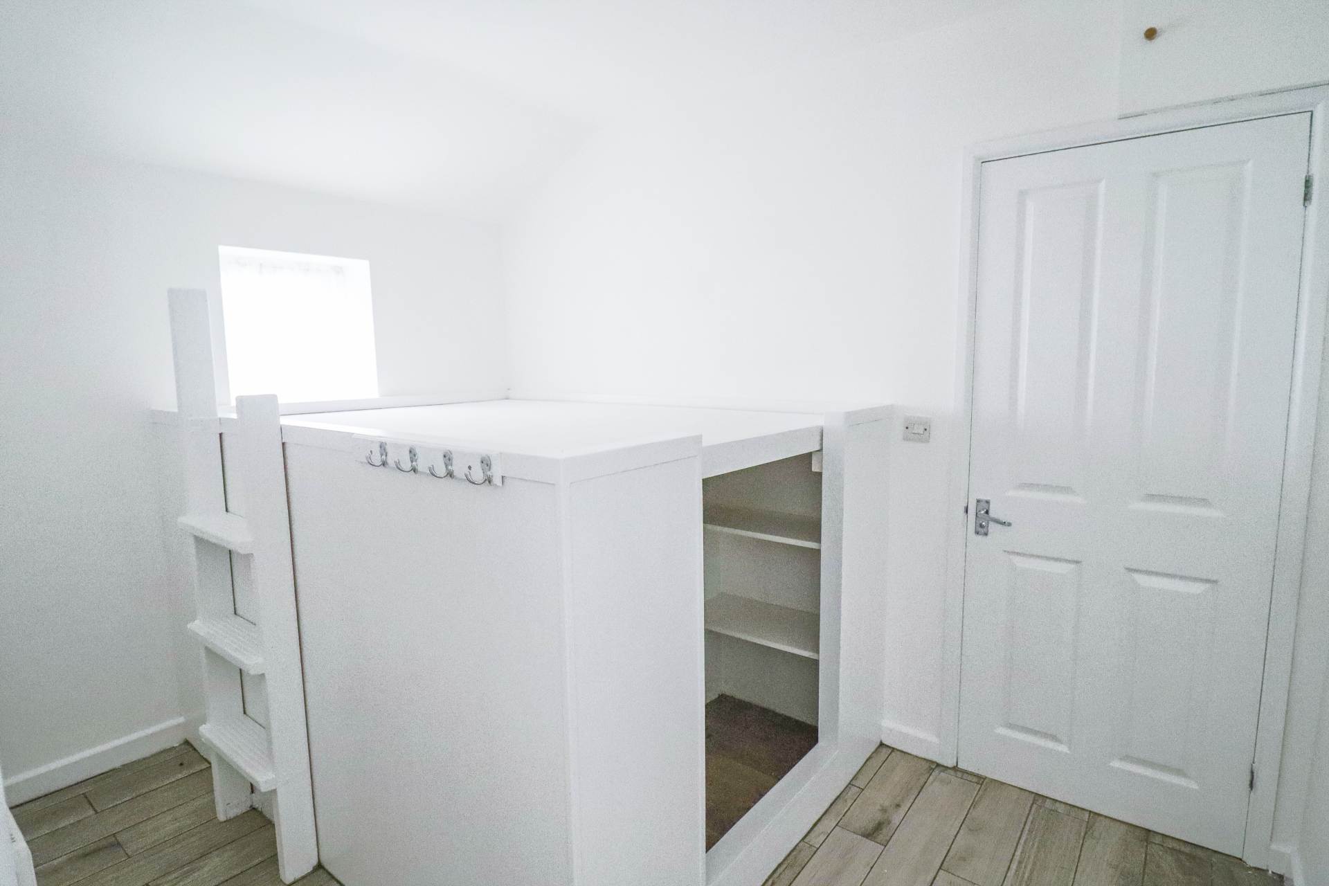 Bristol Road Lower, Hillside, Image 6