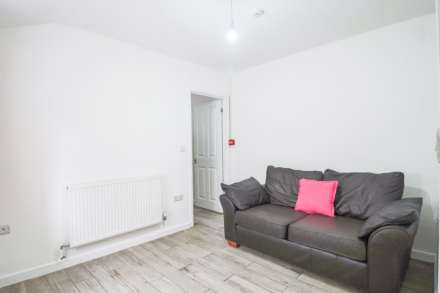 Bristol Road Lower, Hillside, Image 4