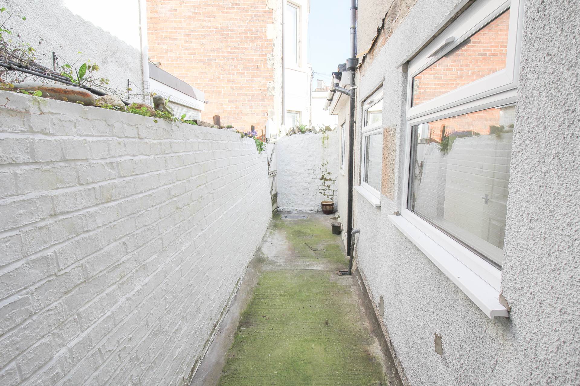 Central Location**Two Bedrooms**Excellent Condition Throughout**Parking & Small Courtyard**, Image 13