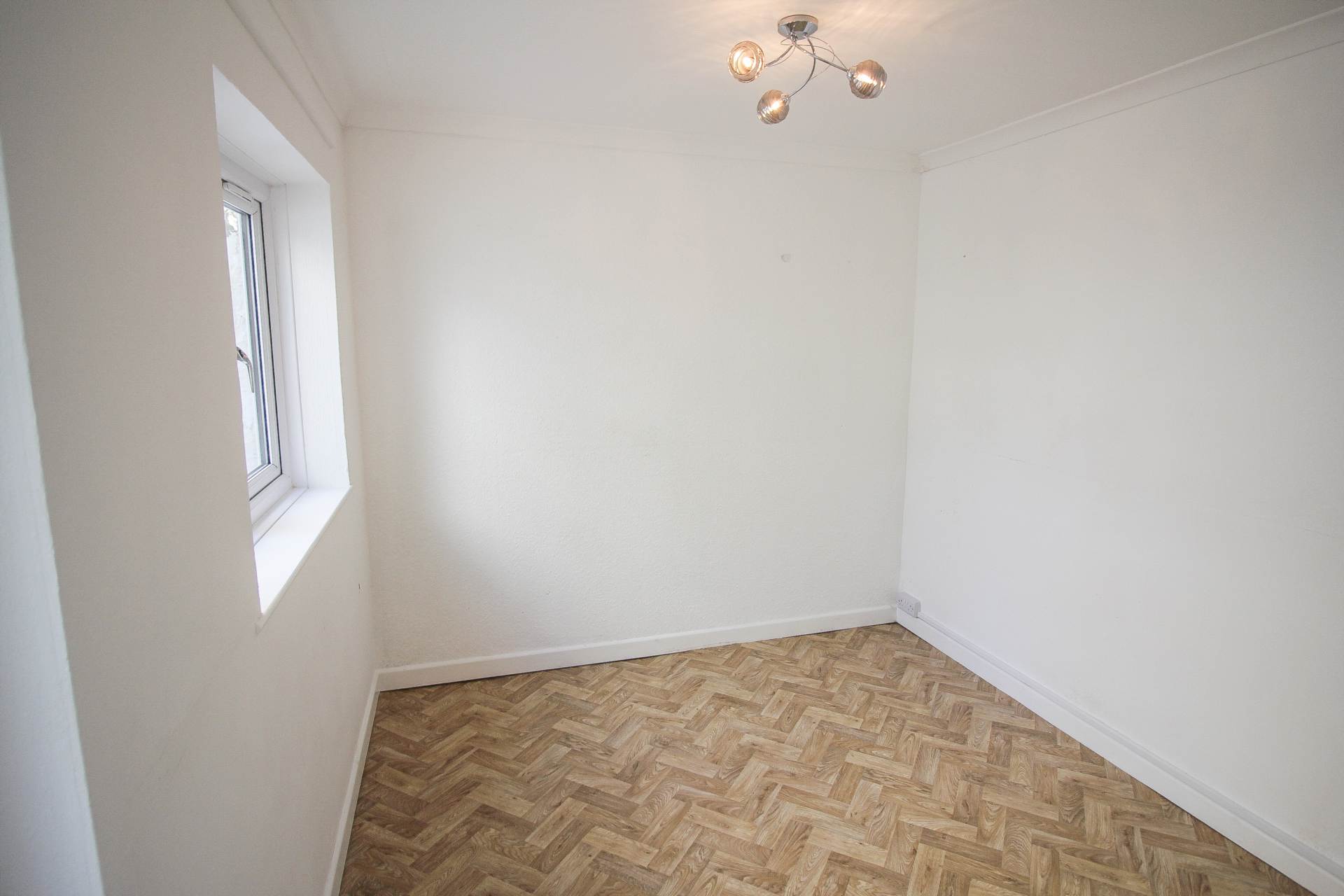 Central Location**Two Bedrooms**Excellent Condition Throughout**Parking & Small Courtyard**, Image 8