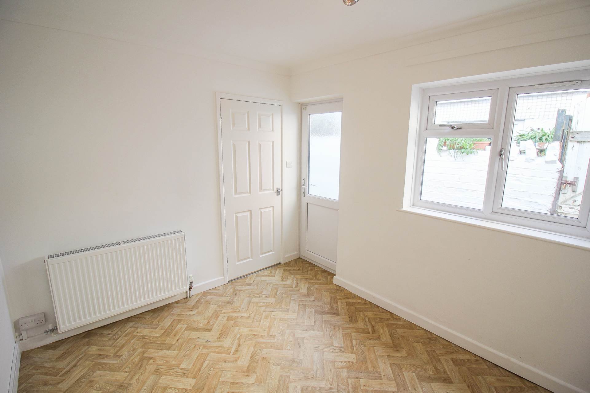 Central Location**Two Bedrooms**Excellent Condition Throughout**Parking & Small Courtyard**, Image 9