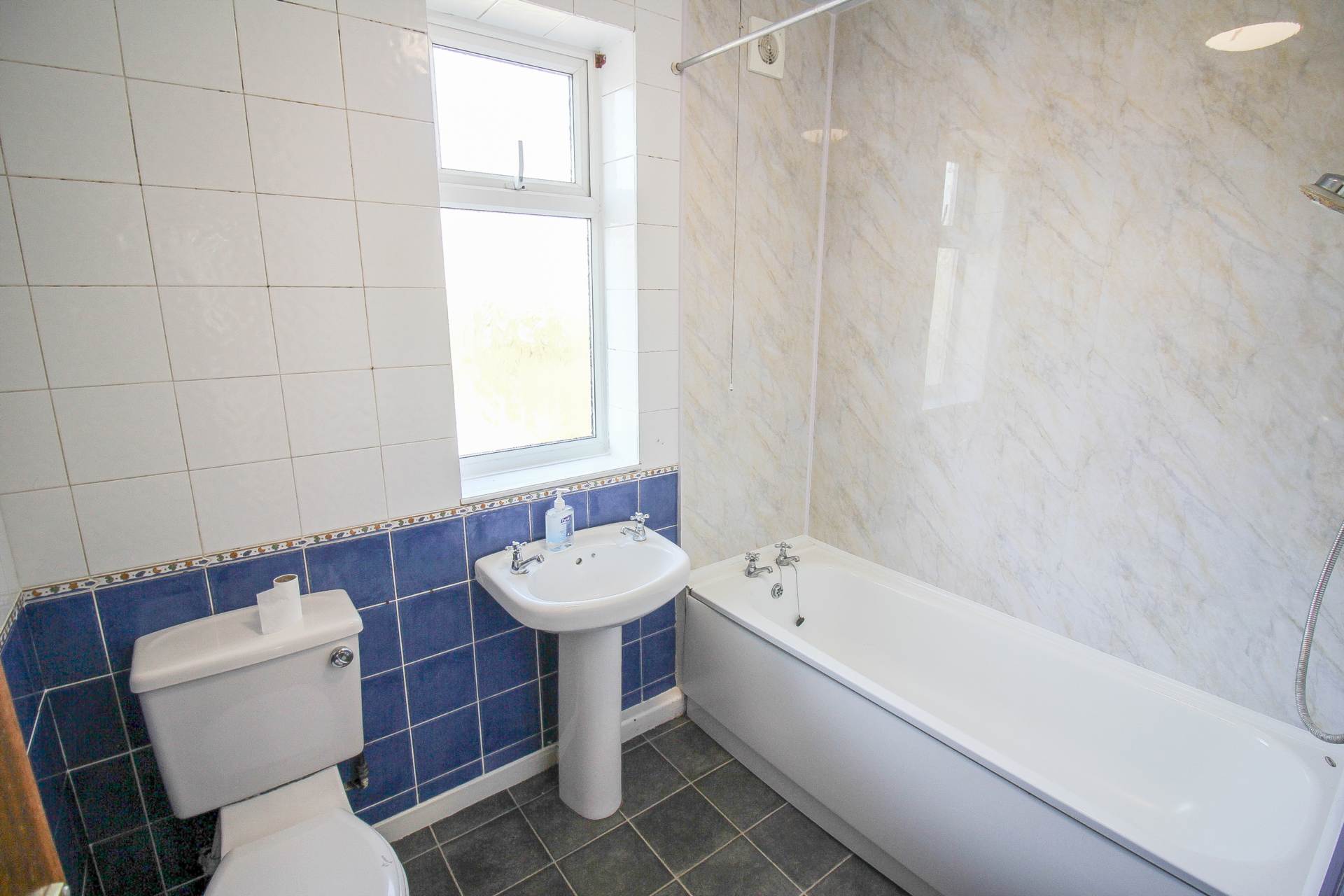 Central Location**3 Bedrooms**Large Loft Room/Occasional Bedroom**21ft Garage/Workshop**, Image 14