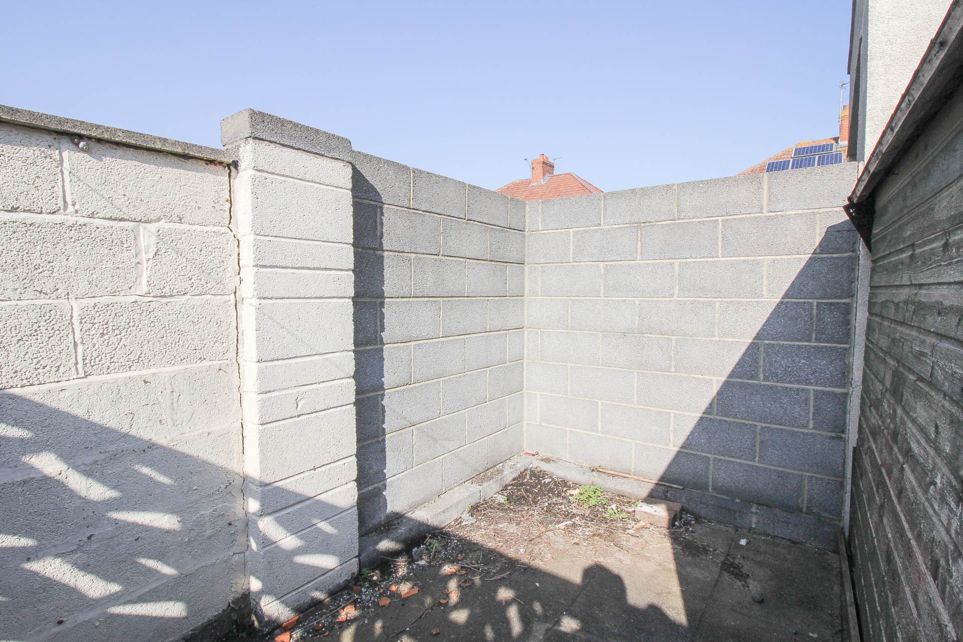 Central Location**3 Bedrooms**Large Loft Room/Occasional Bedroom**21ft Garage/Workshop**, Image 20