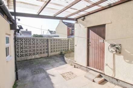 Central Location**3 Bedrooms**Large Loft Room/Occasional Bedroom**21ft Garage/Workshop**, Image 19