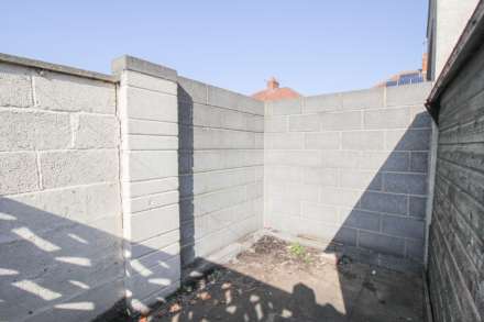 Central Location**3 Bedrooms**Large Loft Room/Occasional Bedroom**21ft Garage/Workshop**, Image 20