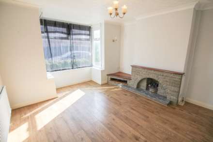 Central Location**3 Bedrooms**Large Loft Room/Occasional Bedroom**21ft Garage/Workshop**, Image 3