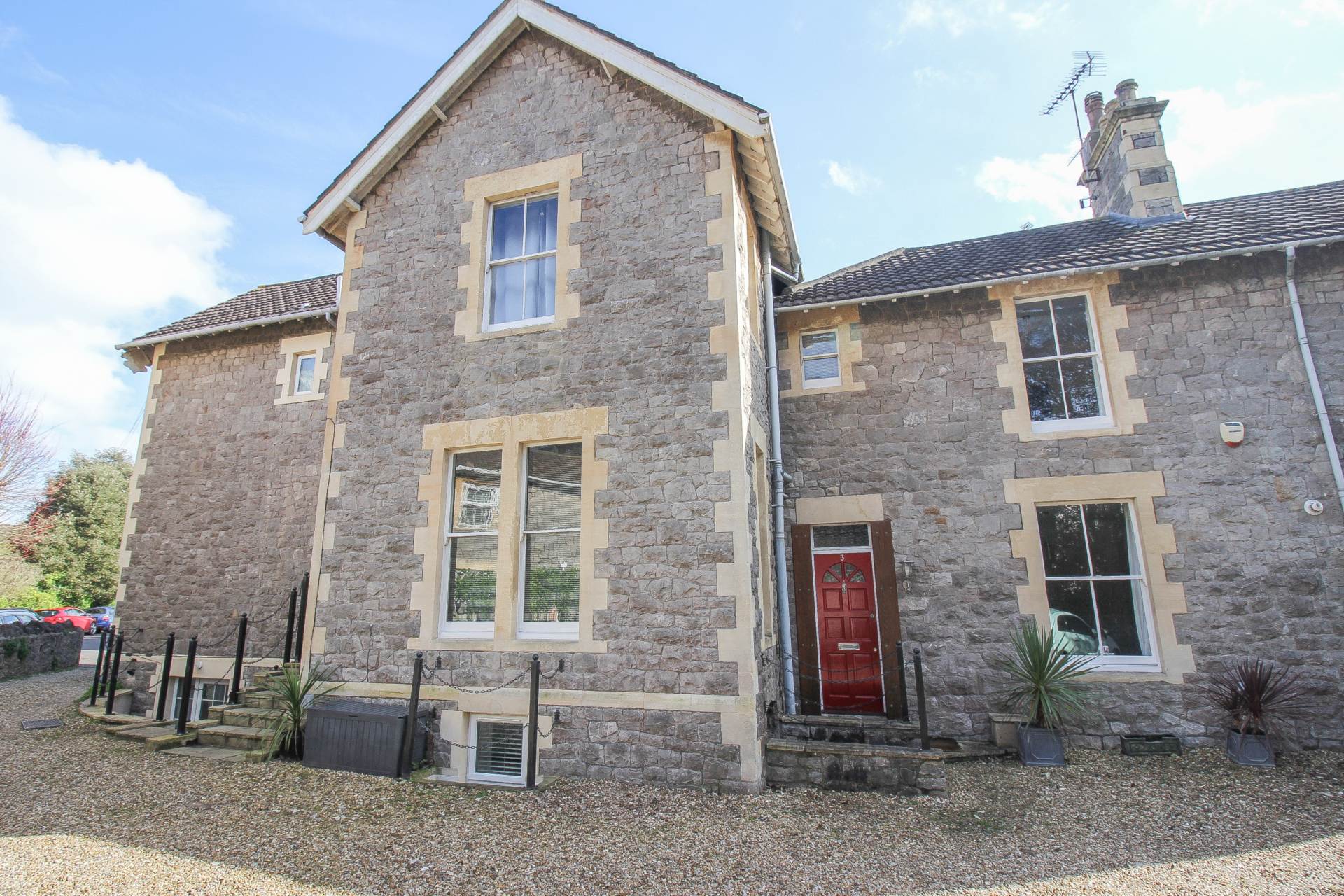 Rocama Terrace**Ideally Located**Close to Train Station** Beautifully Presented**Parking**, Image 1