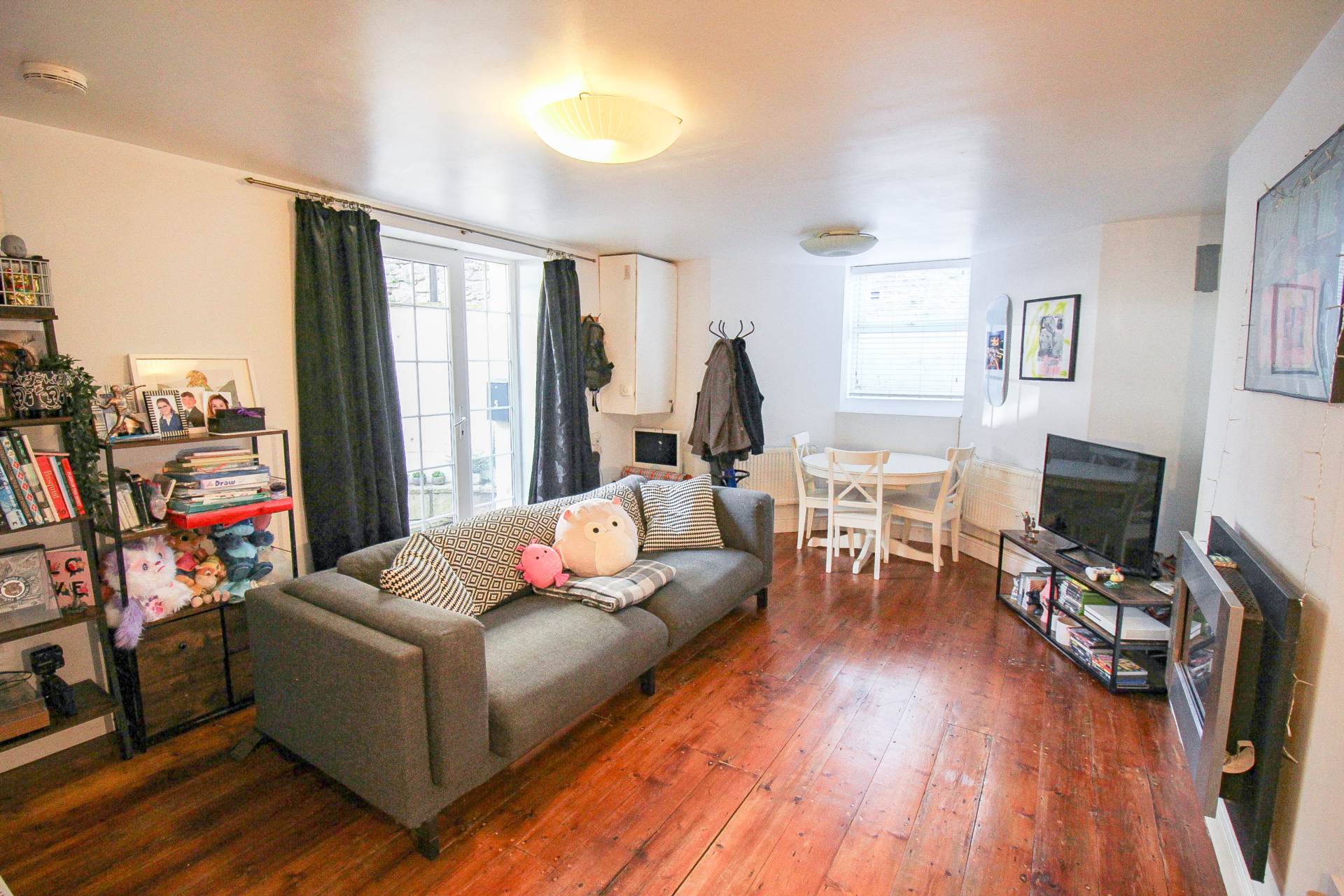 Rocama Terrace**Ideally Located**Close to Train Station** Beautifully Presented**Parking**, Image 4