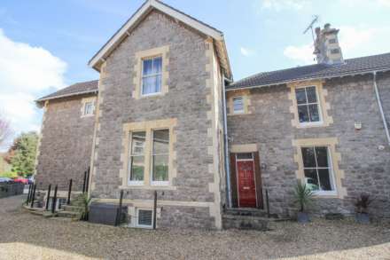 Rocama Terrace**Ideally Located**Close to Train Station** Beautifully Presented**Parking**