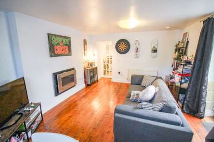 Rocama Terrace**Ideally Located**Close to Train Station** Beautifully Presented**Parking**, Image 5