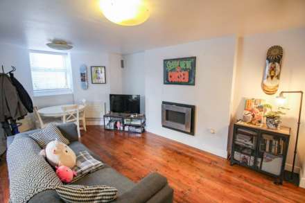 Rocama Terrace**Ideally Located**Close to Train Station** Beautifully Presented**Parking**, Image 6