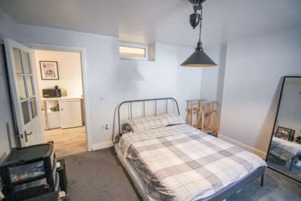 Rocama Terrace**Ideally Located**Close to Train Station** Beautifully Presented**Parking**, Image 9