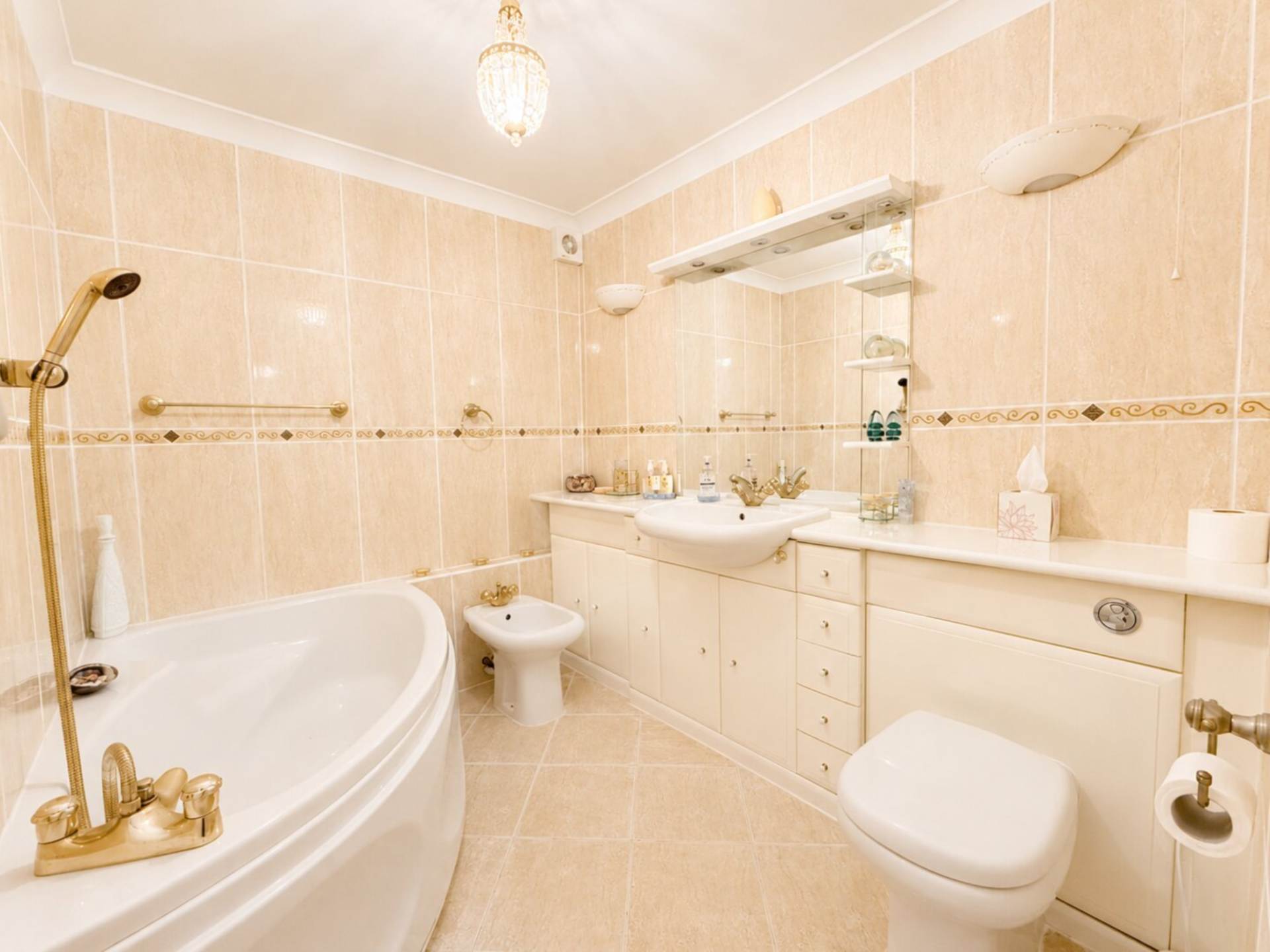 Beach Road, Sea Front Apartment - With Stunning South & West Facing Views, Image 16