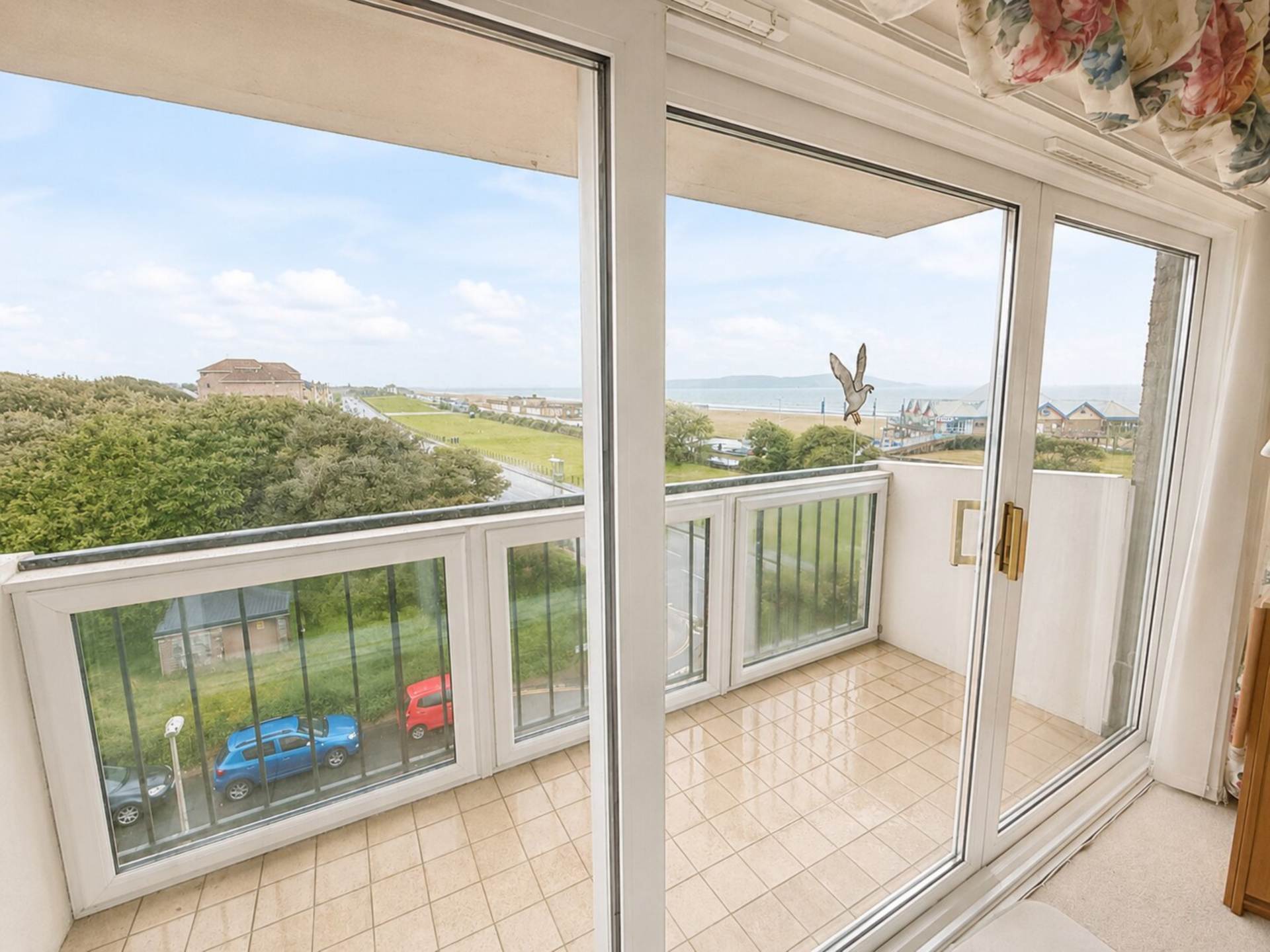 Beach Road, Sea Front Apartment - With Stunning South & West Facing Views, Image 4