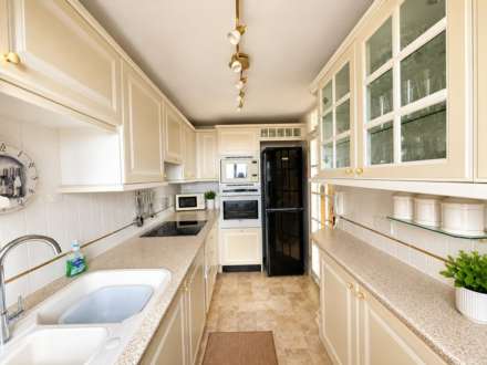 Beach Road, Sea Front Apartment - With Stunning South & West Facing Views, Image 15