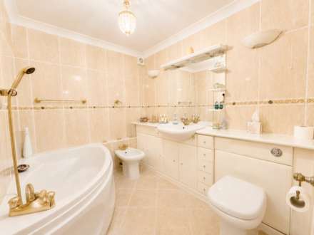 Beach Road, Sea Front Apartment - With Stunning South & West Facing Views, Image 16