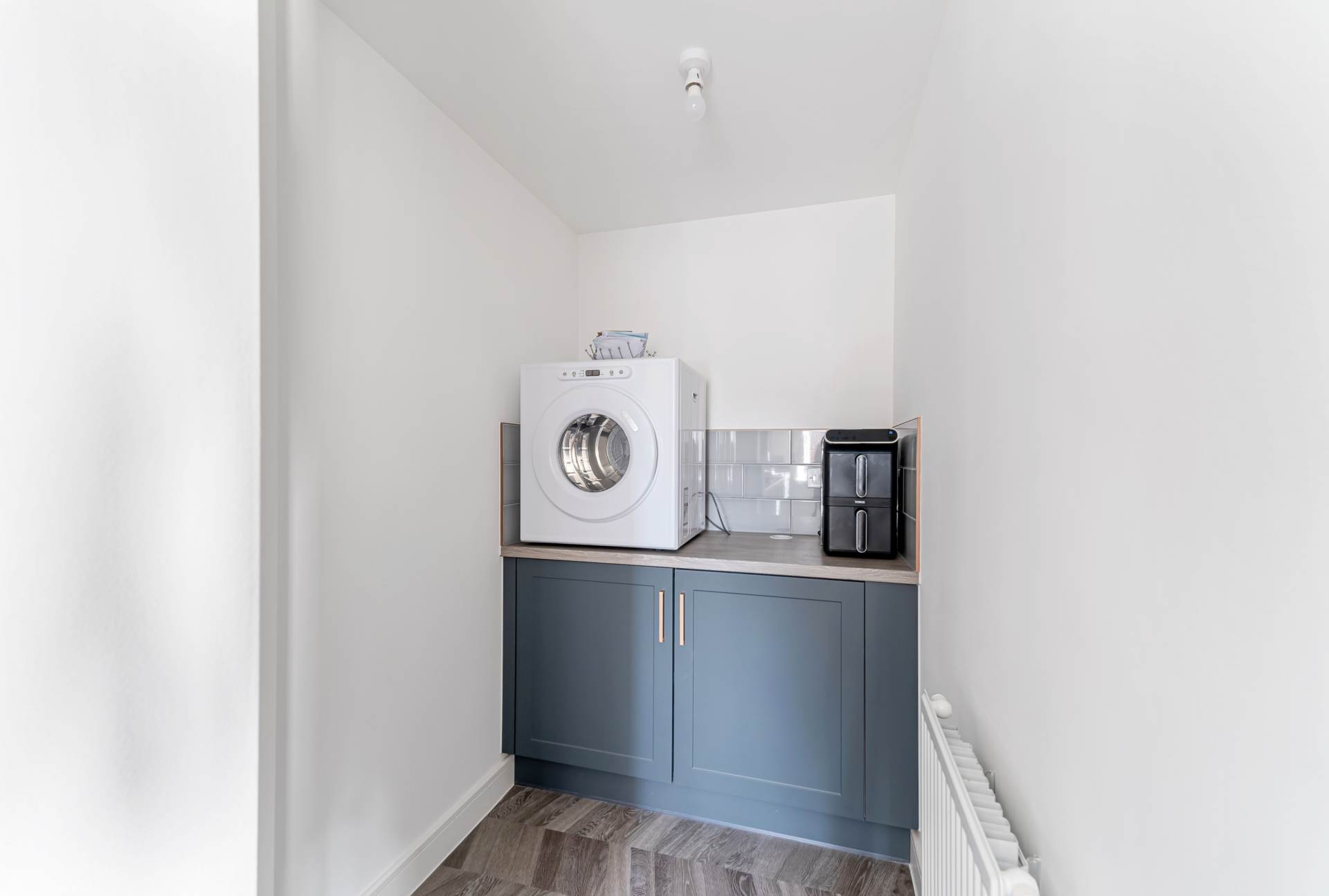 Criddle Avenue, Banwell - Almost Brand New Home, Image 5