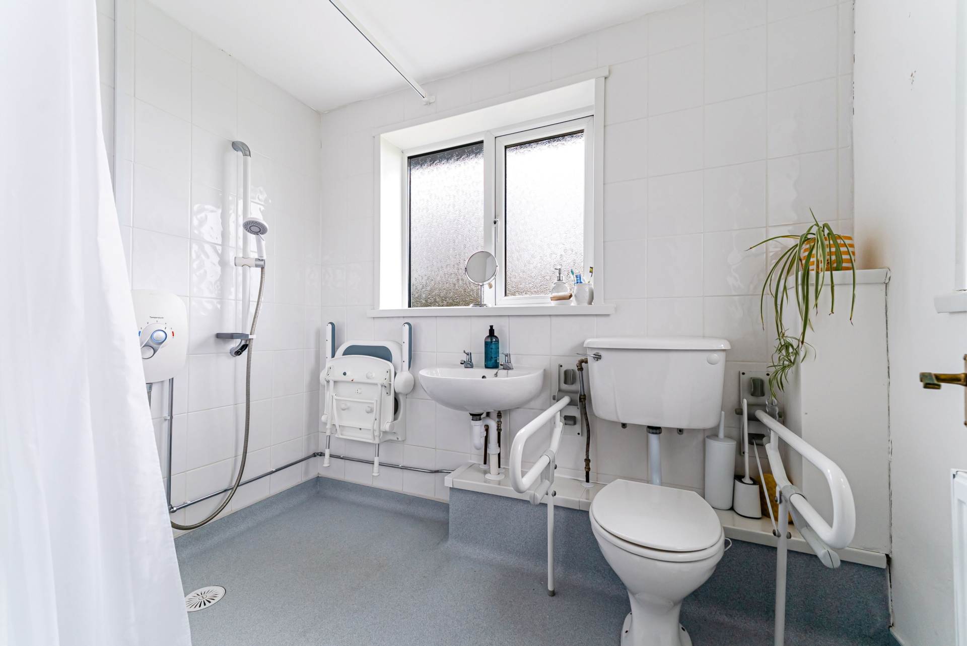 Weston super Mare**Close to Hospital**Great Family Home**Good Size Corner Plot**, Image 15