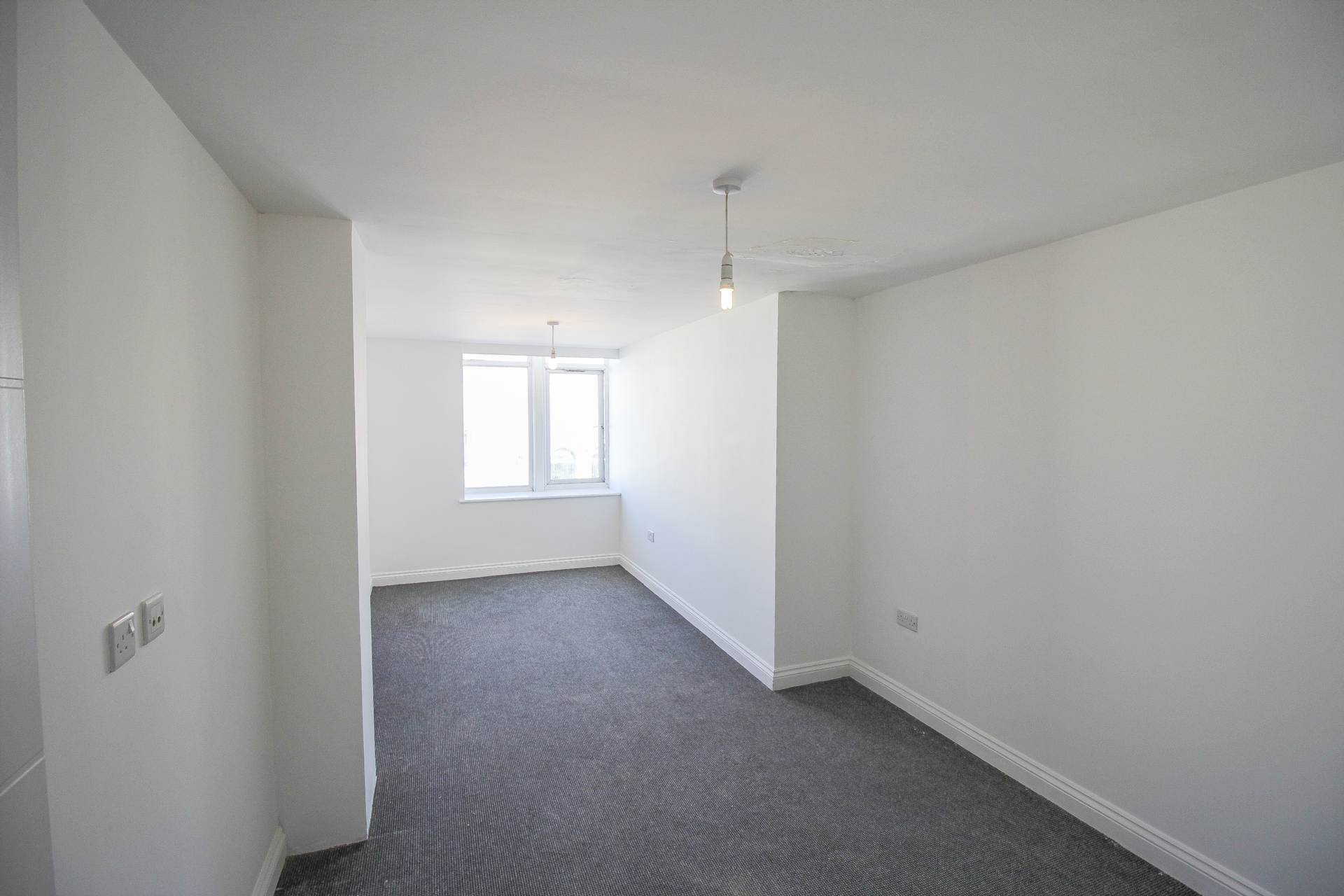 Weston-super-Mare**Centrally Located**20 ' x 16' Open Plan Living Area**Two Double Bedrooms**, Image 6