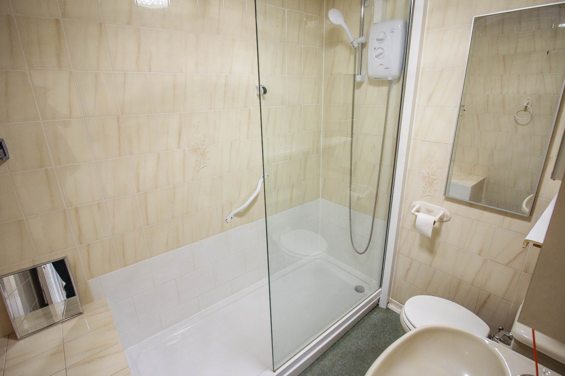 Central Level Location**Over 60's**Lift Access**close to all Amenities**, Image 8