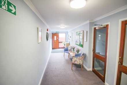 Central Level Location**Over 60's**Lift Access**close to all Amenities**, Image 11