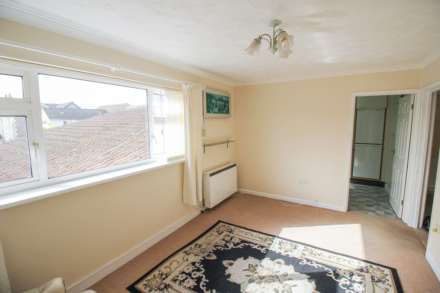 Central Level Location**Over 60's**Lift Access**close to all Amenities**, Image 2