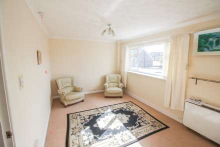 Central Level Location**Over 60's**Lift Access**close to all Amenities**, Image 3