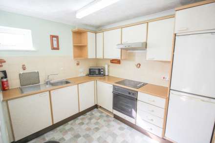 Central Level Location**Over 60's**Lift Access**close to all Amenities**, Image 4
