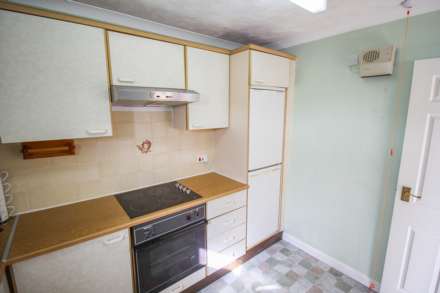 Central Level Location**Over 60's**Lift Access**close to all Amenities**, Image 6